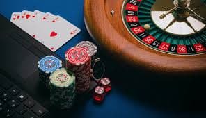 Studio dealer langsung masterpoker88 dengan kamera HD dan meja permainan profesional