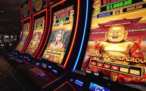 Berbagai pilihan senjata di Fishing Arcade masterpoker88 termasuk pistol, senapan otomatis, meriam laser, dan tombak listrik